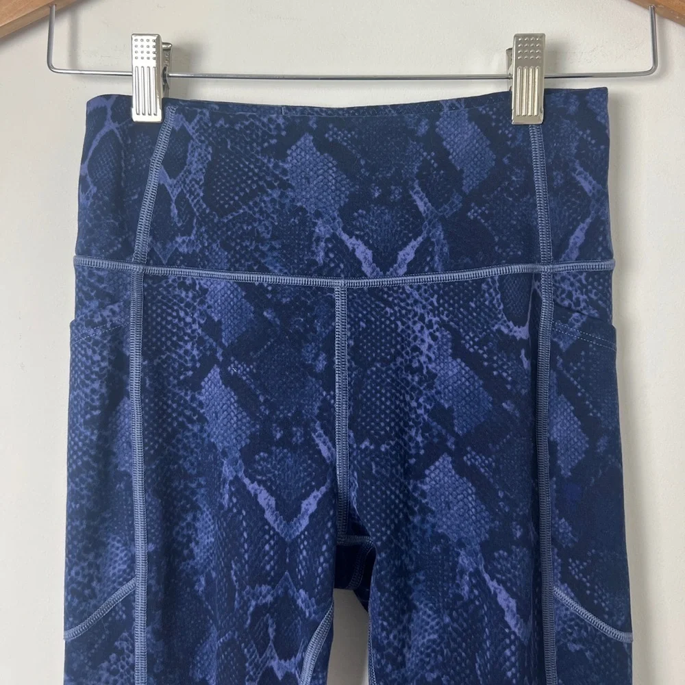 Victoria's Secret 2‎ Pairs Size 4 Animal Print Leggings Athletic Yoga